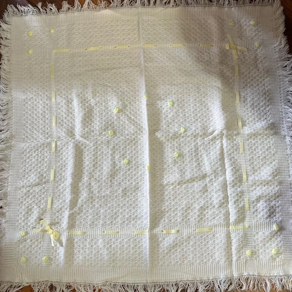 Vintage Half Moon Knit Acrylic Baby Blanket‎ White Yellow Ribbon Yellow Roses